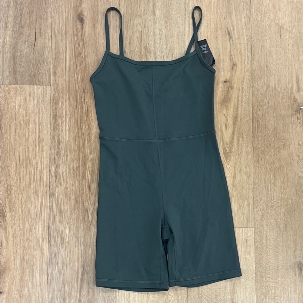 Aritzia Wilfred spaghetti strap basic casual Romper small